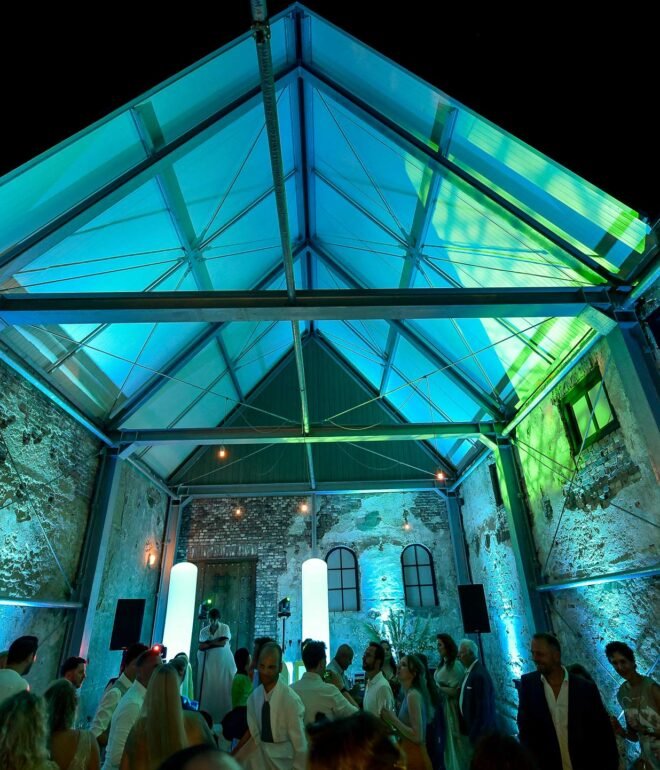 Bruiloft Fotografie die de mooiste momenten van een trouwdag vastlegt, van het bruidspaar tot de decoraties.