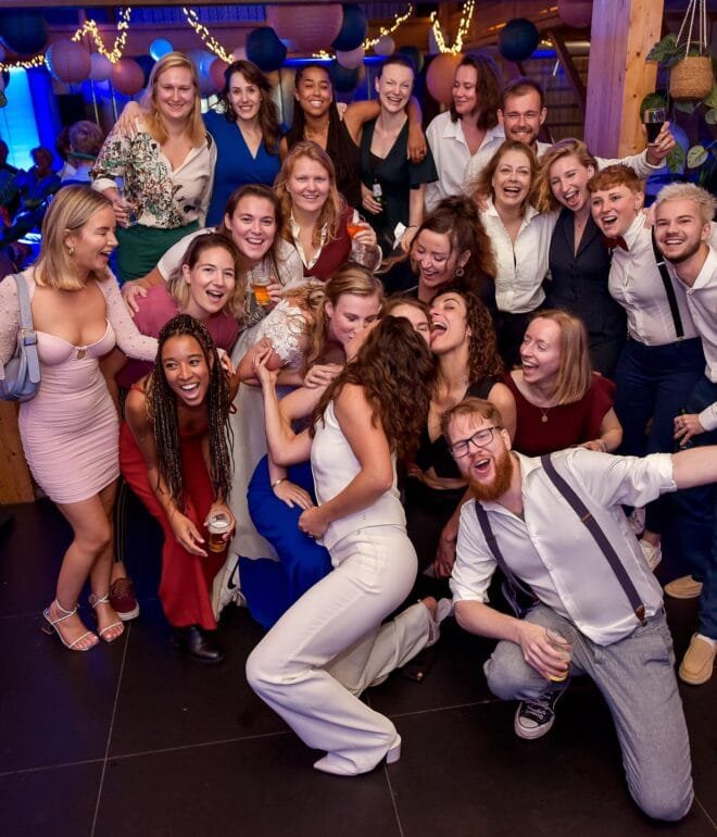 Bruiloft Fotografie die de mooiste momenten van een trouwdag vastlegt, van het bruidspaar tot de decoraties.