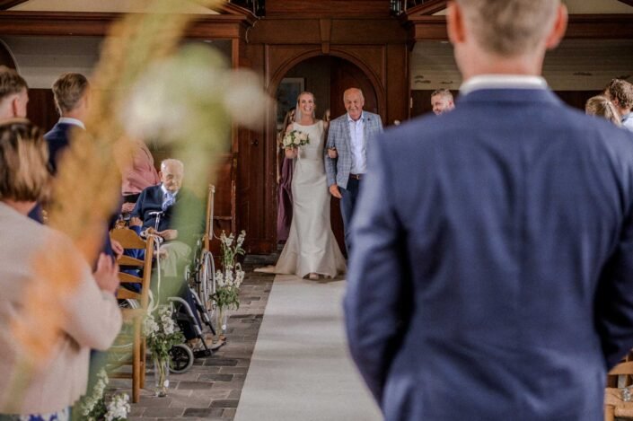 Bruiloft Fotografie die de mooiste momenten van een trouwdag vastlegt, van het bruidspaar tot de decoraties.