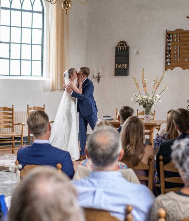 Bruiloft Fotografie die de mooiste momenten van een trouwdag vastlegt, van het bruidspaar tot de decoraties.