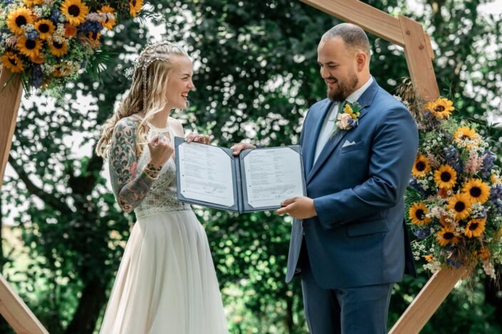 Bruiloft Fotografie die de mooiste momenten van een trouwdag vastlegt, van het bruidspaar tot de decoraties.