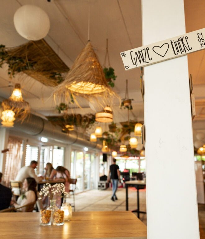 Bruiloft Fotografie die de mooiste momenten van een trouwdag vastlegt, van het bruidspaar tot de decoraties.