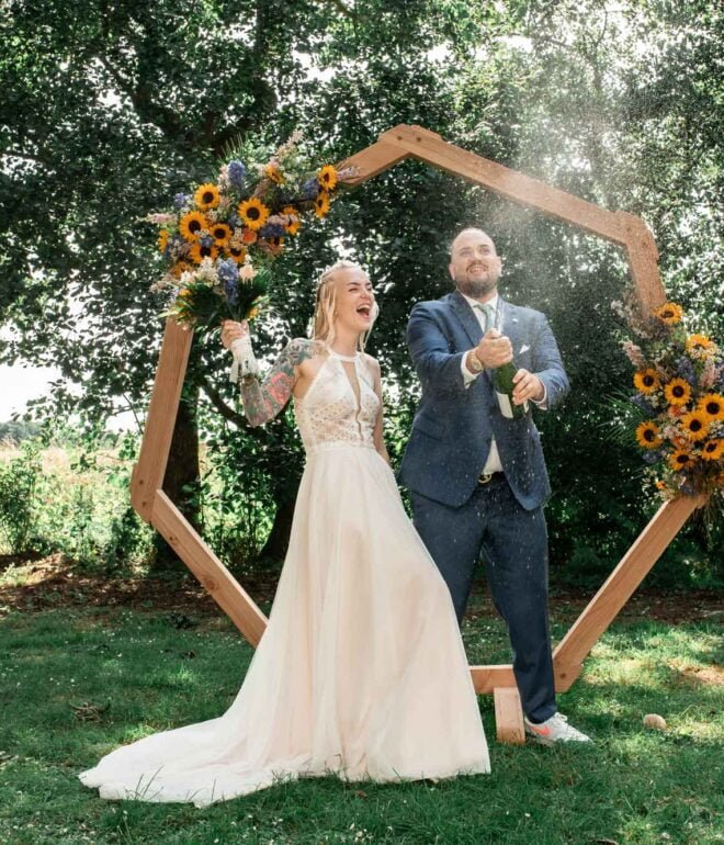 Bruiloft Fotografie die de mooiste momenten van een trouwdag vastlegt, van het bruidspaar tot de decoraties.