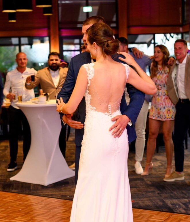 Bruiloft Fotografie die de mooiste momenten van een trouwdag vastlegt, van het bruidspaar tot de decoraties.