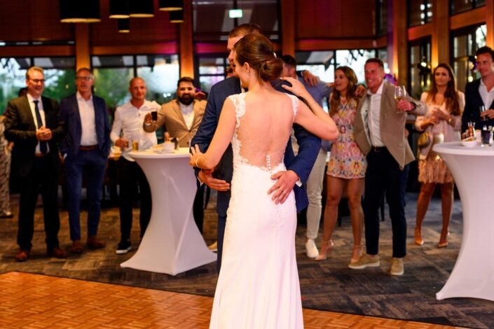 Bruiloft Fotografie die de mooiste momenten van een trouwdag vastlegt, van het bruidspaar tot de decoraties.