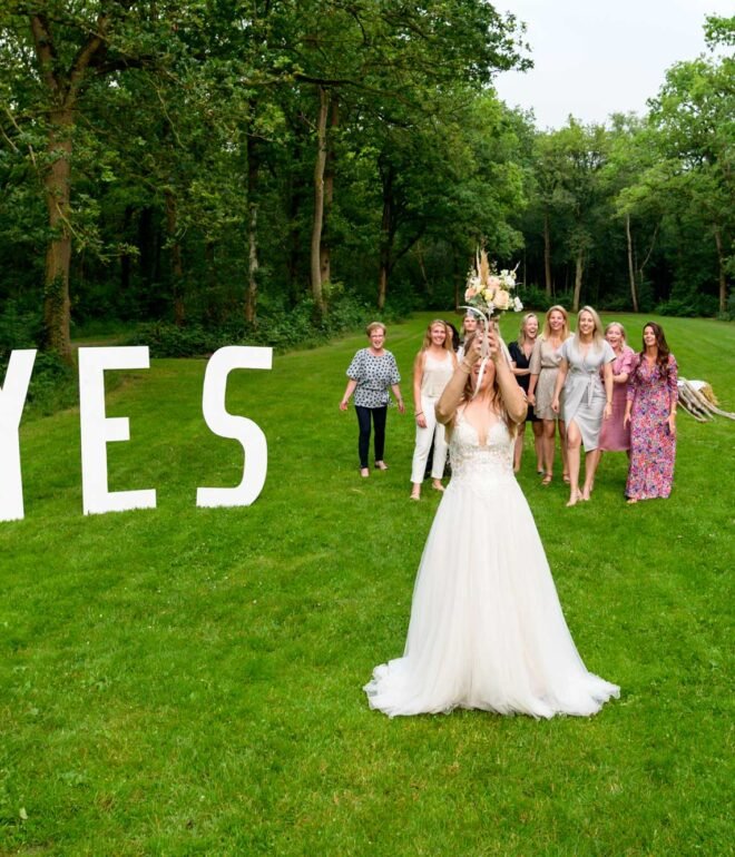 Bruiloft Fotografie die de mooiste momenten van een trouwdag vastlegt, van het bruidspaar tot de decoraties.