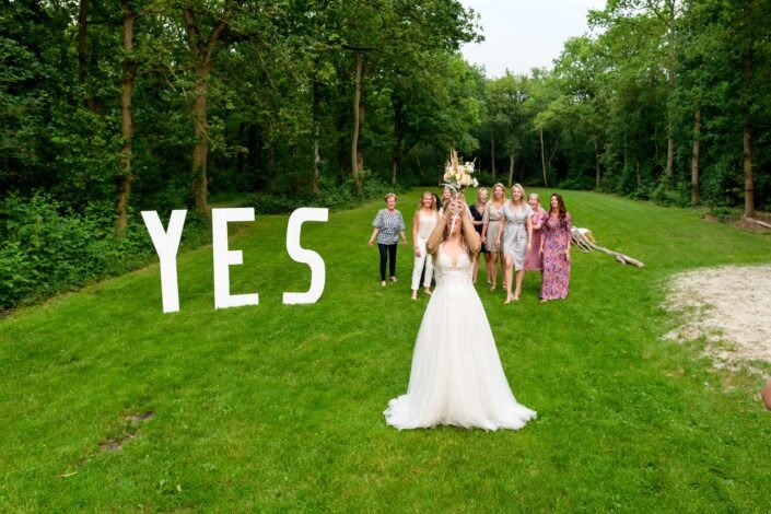 Bruiloft Fotografie die de mooiste momenten van een trouwdag vastlegt, van het bruidspaar tot de decoraties.