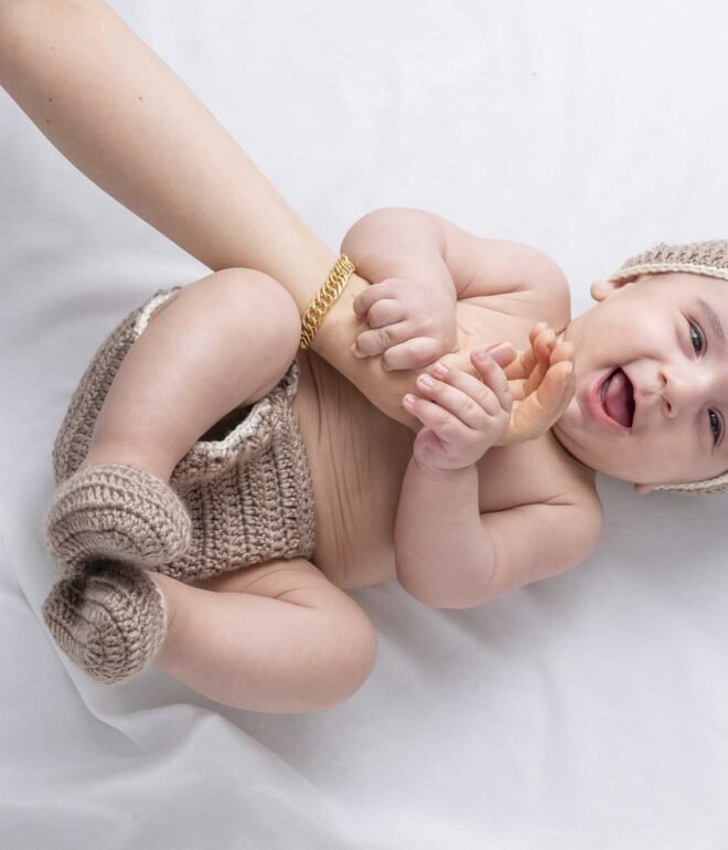 Fotosessies Studio of Locatie die professionele portretten en spontane momenten vastlegt, zowel binnen als buiten.