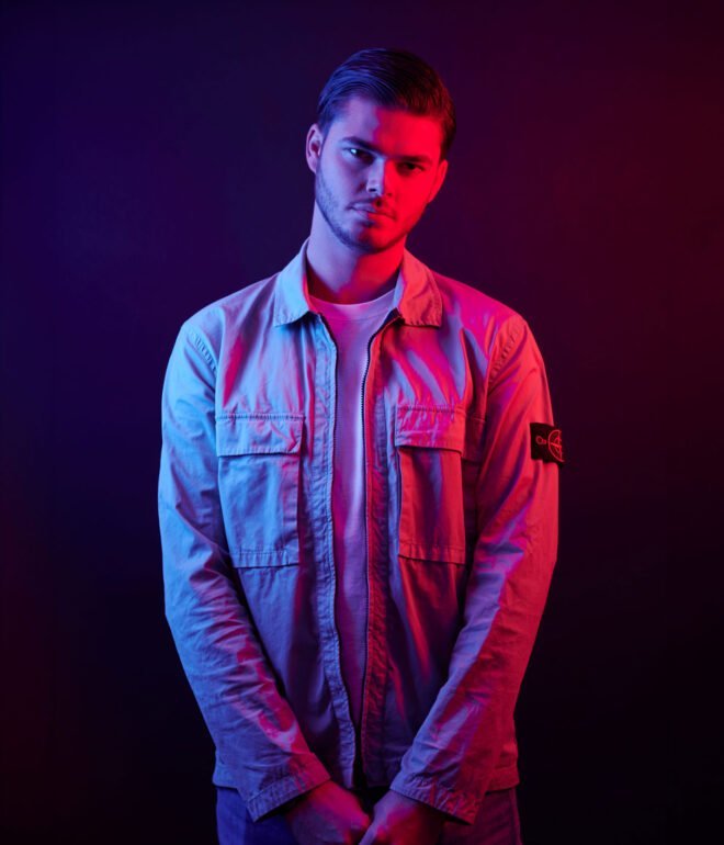 Fotosessies Studio of Locatie die professionele portretten en spontane momenten vastlegt, zowel binnen als buiten.