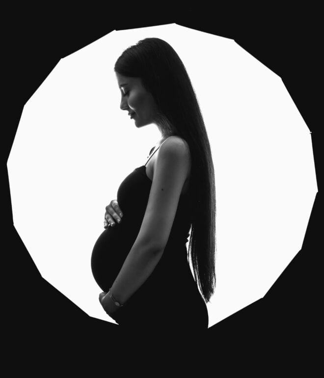 Fotosessies Studio of Locatie die professionele portretten en spontane momenten vastlegt, zowel binnen als buiten.