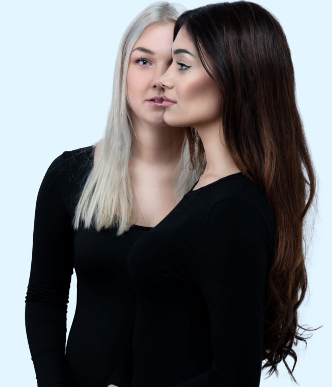 Fotosessies Studio of Locatie die professionele portretten en spontane momenten vastlegt, zowel binnen als buiten.